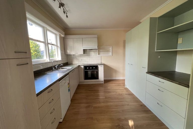 Photo of property in 9 Lewis Road, Pakuranga, Auckland, 2010