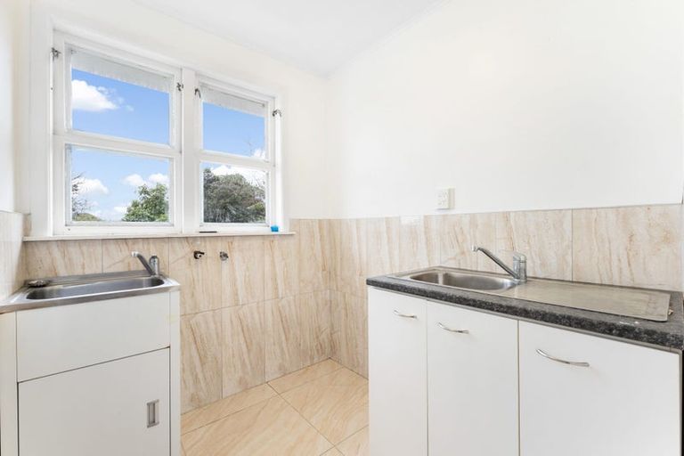 Photo of property in 128 Cobham Crescent, Kelston, Auckland, 0602