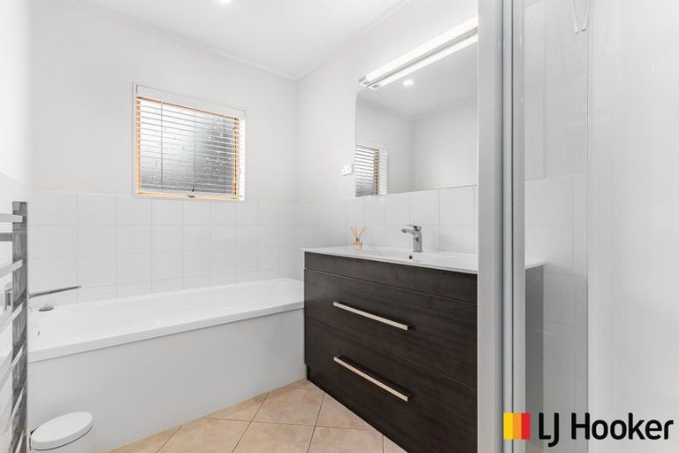 Photo of property in 6 Muirfield Street, Wattle Downs, Auckland, 2103