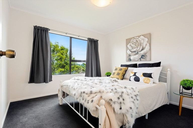 Photo of property in 26 Amery Place, West Harbour, Auckland, 0618