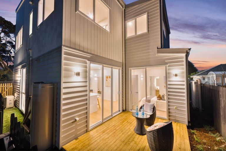 Photo of property in 80e Matipo Road, Te Atatu Peninsula, Auckland, 0610