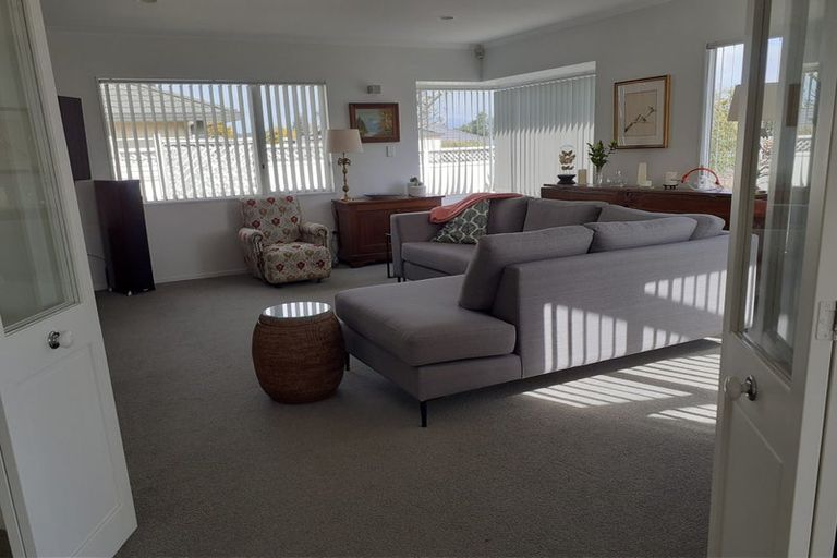 Photo of property in 12 Shelter Grove, Frankleigh Park, New Plymouth, 4310