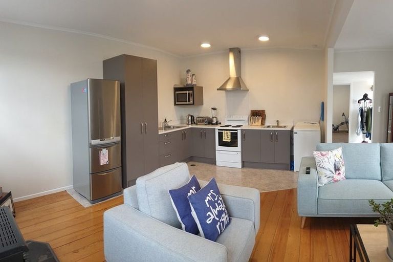 Photo of property in 5 West Coast Road, Glen Eden, Auckland, 0602