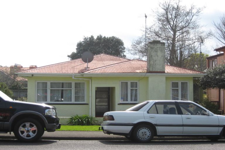 Photo of property in 62 Fulford Street, New Plymouth, 4310