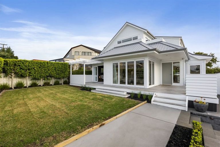 Photo of property in 136 Mellons Bay Road, Mellons Bay, Auckland, 2014