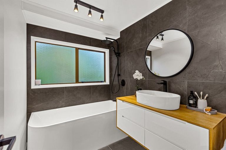 Photo of property in 64 Anich Road, Massey, Auckland, 0614