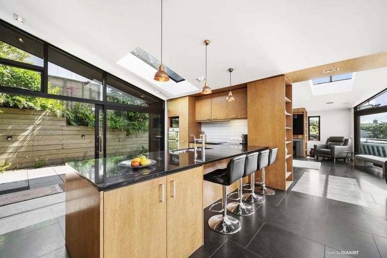 Photo of property in 51 Jubilee Road, Khandallah, Wellington, 6035