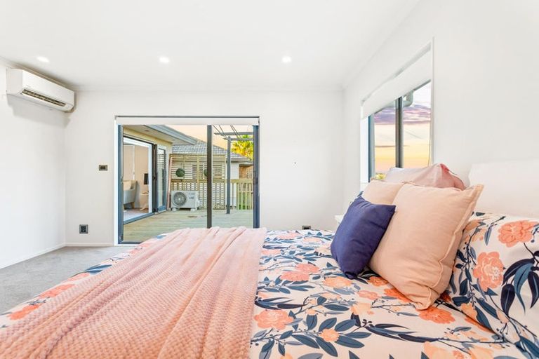 Photo of property in 21 Breenagh Place, Massey, Auckland, 0614