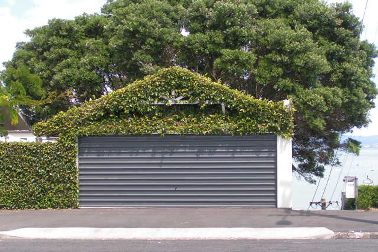 Photo of property in 110 Queen Street, Northcote Point, Auckland, 0627