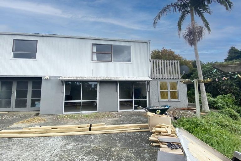 Photo of property in 31 Crocombe Crescent, Beach Haven, Auckland, 0626