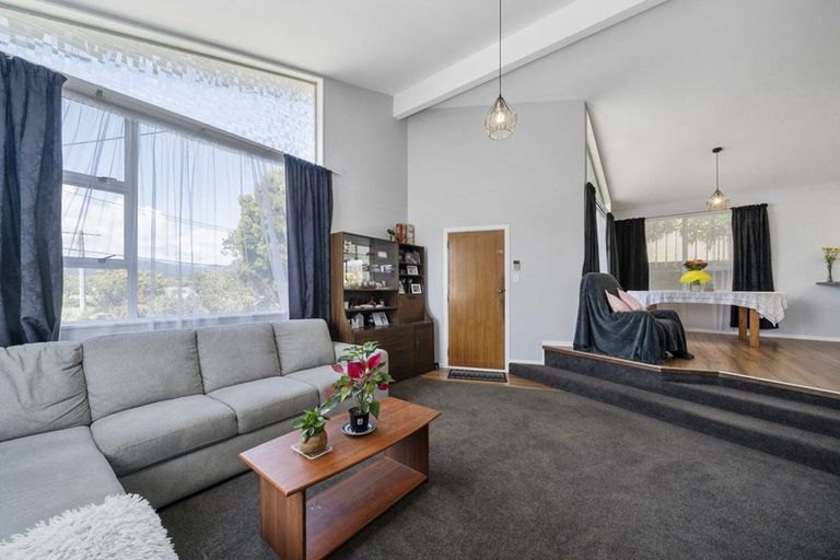 Photo of property in 5 Walton Road, Paraparaumu Beach, Paraparaumu, 5032