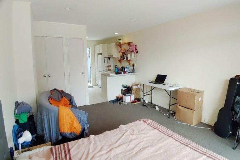 Photo of property in 2d/20 Ian Marwick Place, Birkenhead, Auckland, 0626