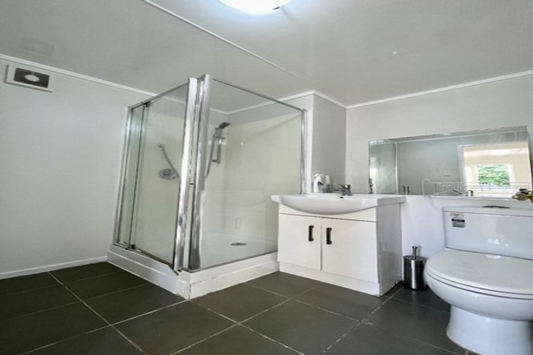 Photo of property in 17 Camelot Place, Glenfield, Auckland, 0629