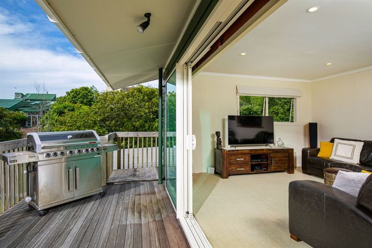 Photo of property in 5 Marae Road, Greenhithe, Auckland, 0632