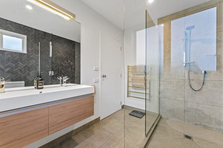 Photo of property in 11 Landvale Court, Browns Bay, Auckland, 0630