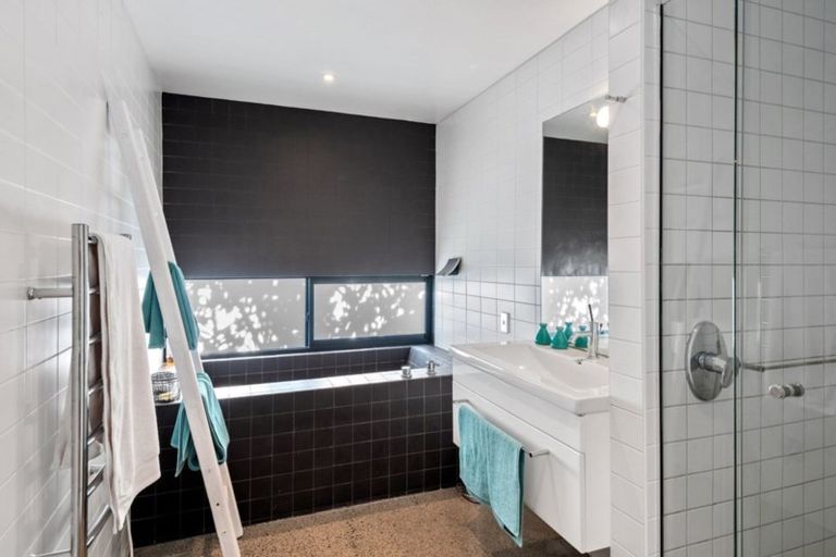 Photo of property in 2a Avery Place, Redcliffs, Christchurch, 8081