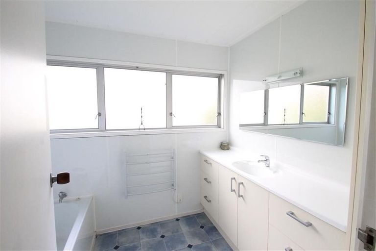 Photo of property in 137 Albany Highway, Unsworth Heights, Auckland, 0632