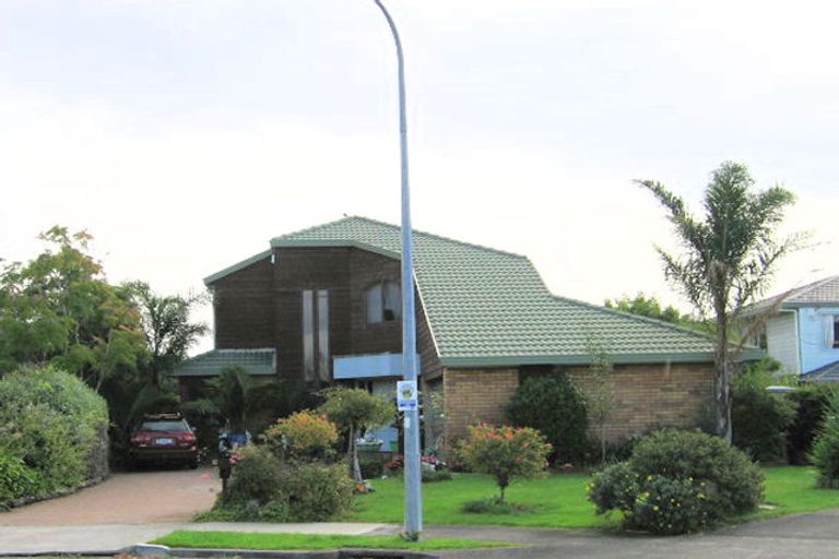 Photo of property in 16 Solana Court, Botany Downs, Auckland, 2010