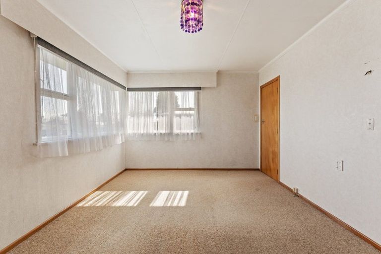 Photo of property in 46 Featherston Street, Levin, 5510
