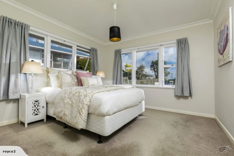 Photo of property in 12 Fairlea Road, Te Atatu South, Auckland, 0610