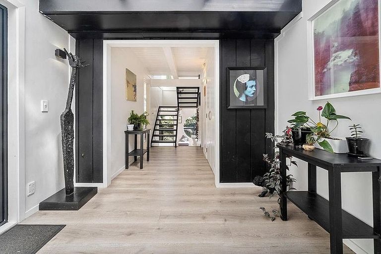 Photo of property in 43 Kohu Road, Titirangi, Auckland, 0604