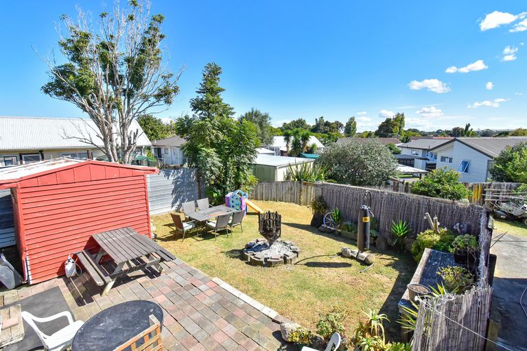 Photo of property in 5 Iris Place, Clendon Park, Auckland, 2103