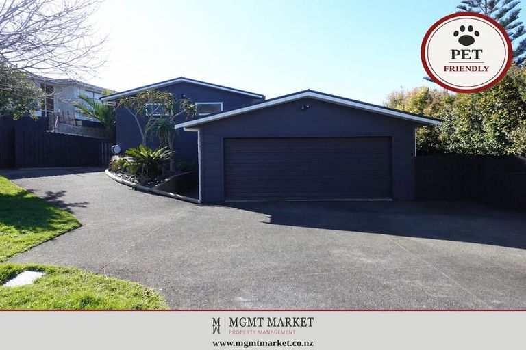 Photo of property in 8 John Dee Crescent, Red Beach, 0932
