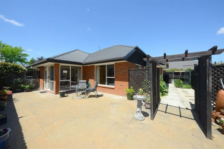Photo of property in 1/43 Kedleston Drive, Avonhead, Christchurch, 8042