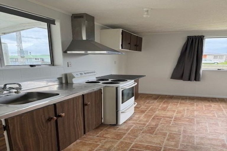 Photo of property in 24 Raupo Street, Castlecliff, Whanganui, 4501