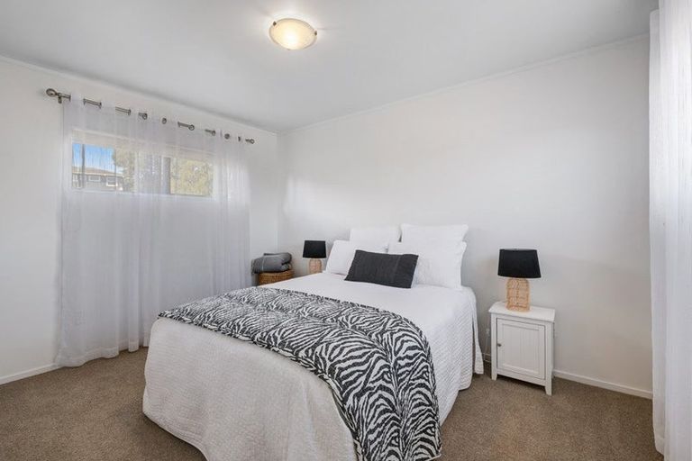 Photo of property in 2/12 Sundown Avenue, Manly, Whangaparaoa, 0930