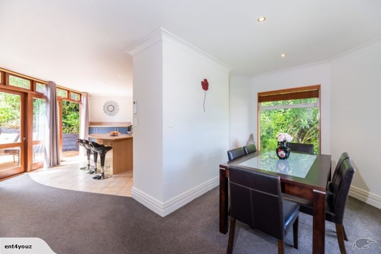 Photo of property in 14 Chamari Close, Titirangi, Auckland, 0604