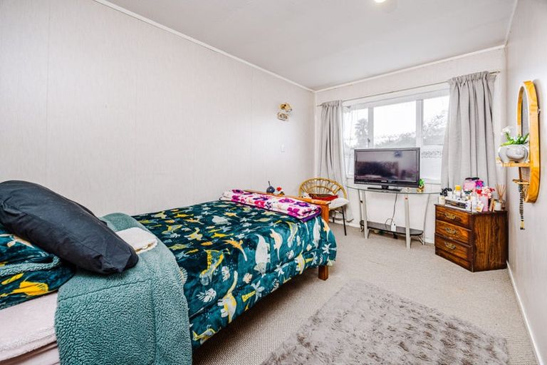 Photo of property in 10 Albertson Place, Manurewa, Auckland, 2102