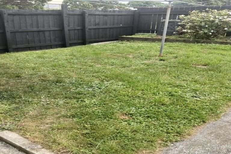 Photo of property in 112 Akaroa Drive, Maupuia, Wellington, 6022