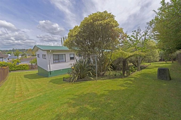 Photo of property in 180 Universal Drive, Henderson, Auckland, 0610