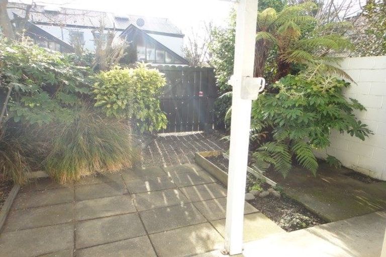 Photo of property in 2/99 Aikmans Road, Merivale, Christchurch, 8014