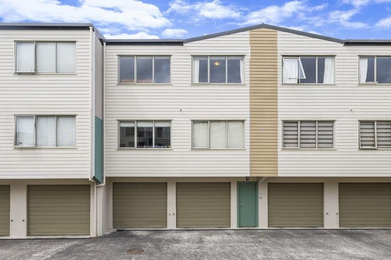 Photo of property in The Haven, 12/120 Beach Haven Road, Beach Haven, Auckland, 0626