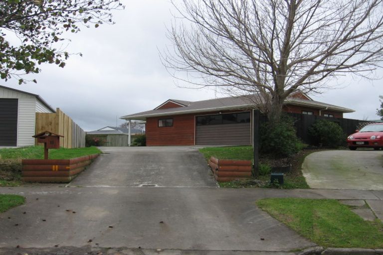 Photo of property in 11 Gladys Place, Kelvin Grove, Palmerston North, 4414