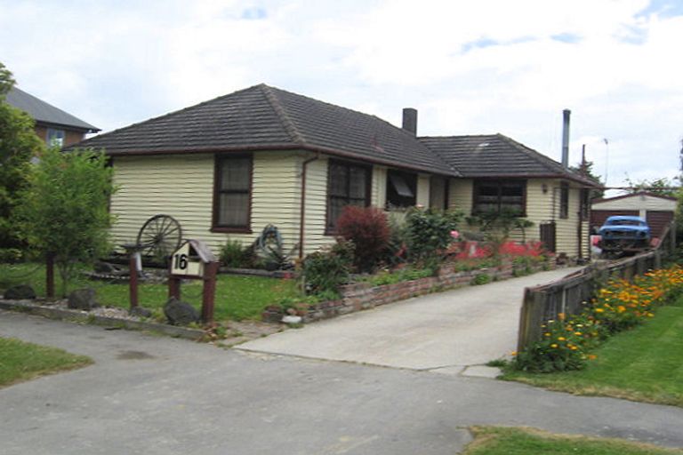 Photo of property in 16 Grosvenor Street, Redwood, Christchurch, 8051