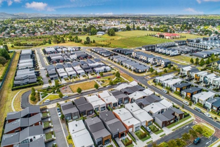 Photo of property in 6 Gallantry Crescent, Papakura, 2110