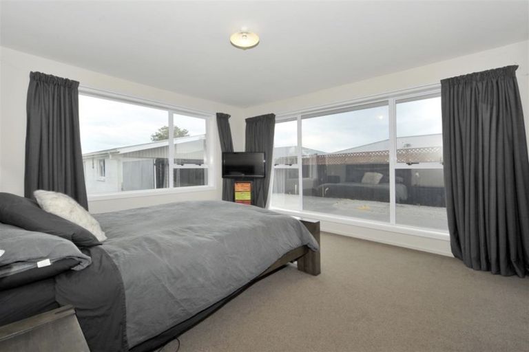Photo of property in 167 Queenspark Drive, Parklands, Christchurch, 8083