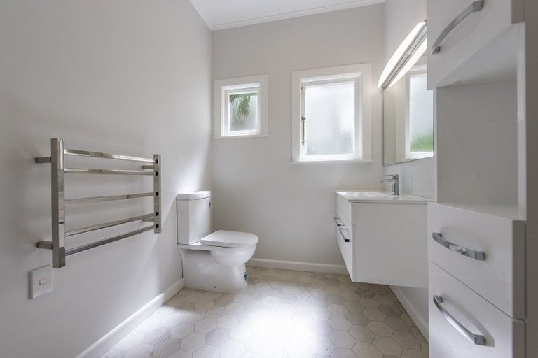 Photo of property in 1/18 Ponsonby Road, Karori, Wellington, 6012