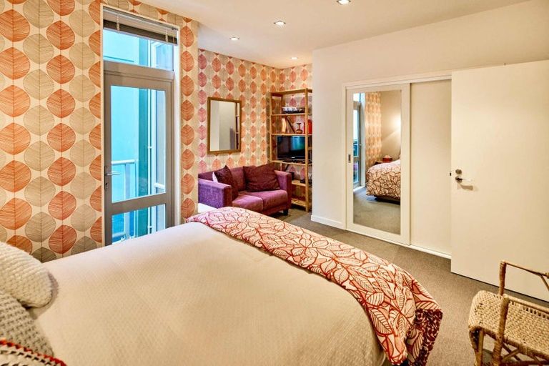 Photo of property in 12 Fallowfield Avenue, Mount Victoria, Wellington, 6011