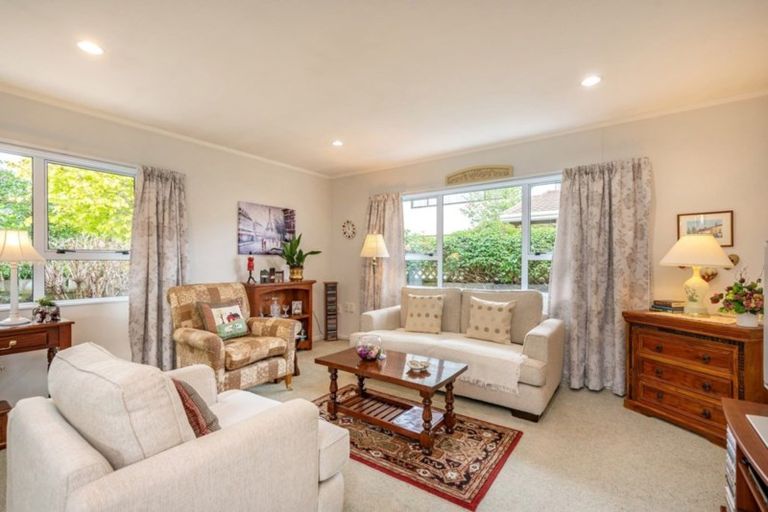 Photo of property in 2 Te Uruhi Grove, Paraparaumu, 5032