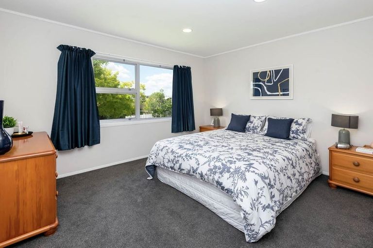 Photo of property in 11 Towra Place, Botany Downs, Auckland, 2010