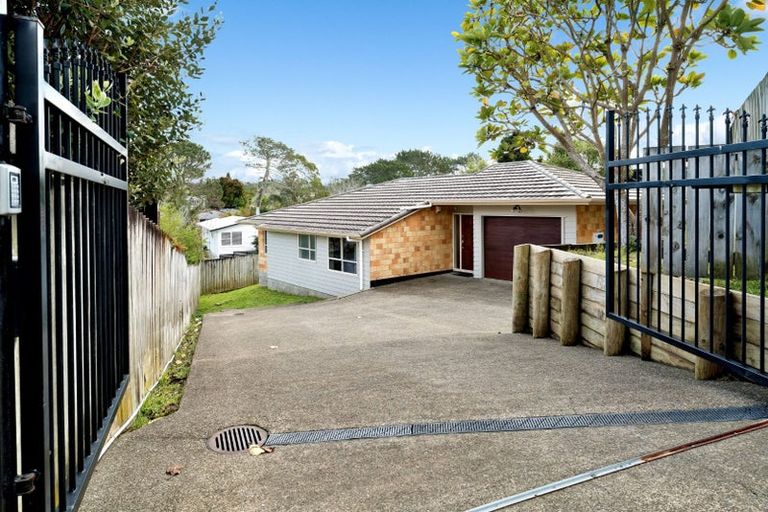 Photo of property in 103a Barrys Road, Glendene, Auckland, 0602