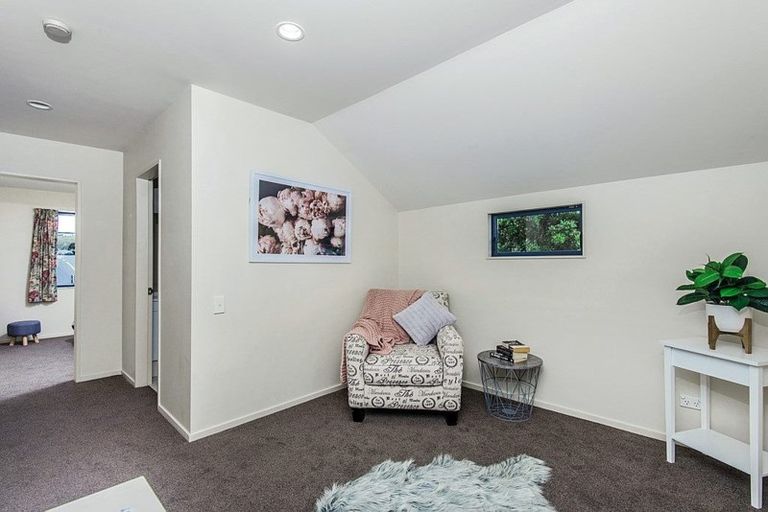 Photo of property in 2 Samuel Parnell Road, Karori, Wellington, 6012