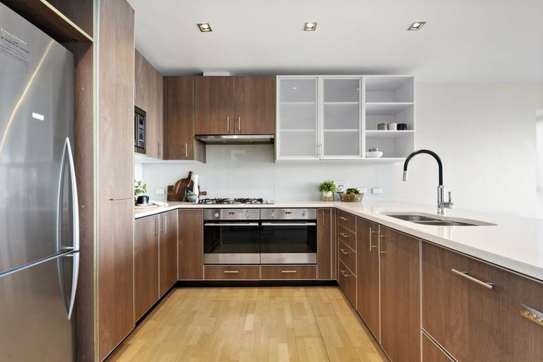 Photo of property in Patent 326 Apartments, 507s/326 Evans Bay Parade, Hataitai, Wellington, 6021