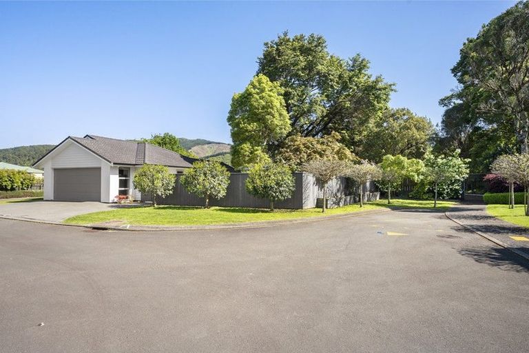 Photo of property in 8 Bateson Way, Heretaunga, Upper Hutt, 5018