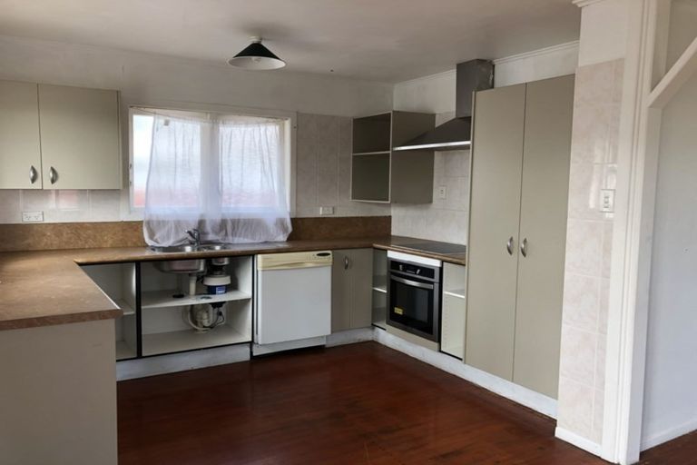 Photo of property in 1 Keru Place, Te Atatu South, Auckland, 0610