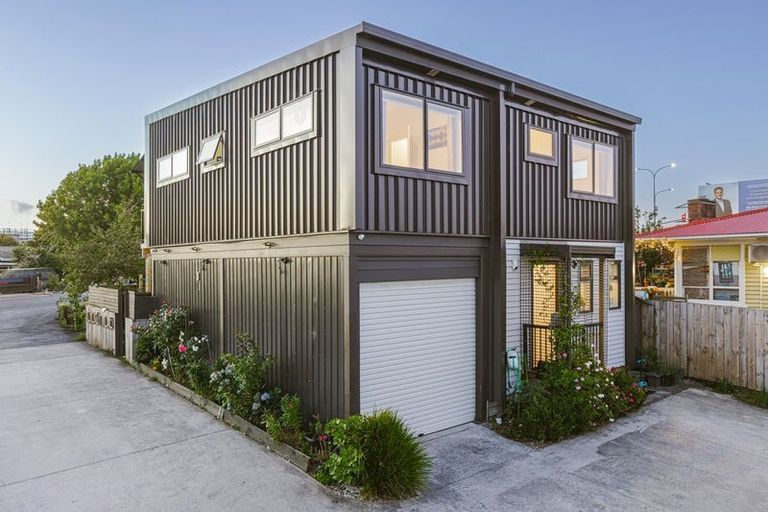 Photo of property in 4337 Great North Road, Glendene, Auckland, 0602